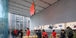 Apple again supporting World Aids Day | Red Apple Store logo in Tokyo