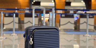 AirTag lost baggage feature comes to China Airlines, in continued expansion | AirTag on rollerbag at an airport