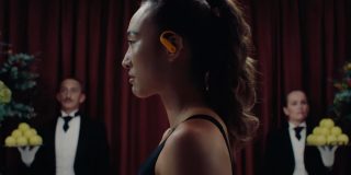Zheng Qinwen in the new Powerbeats Pro 2 ad.