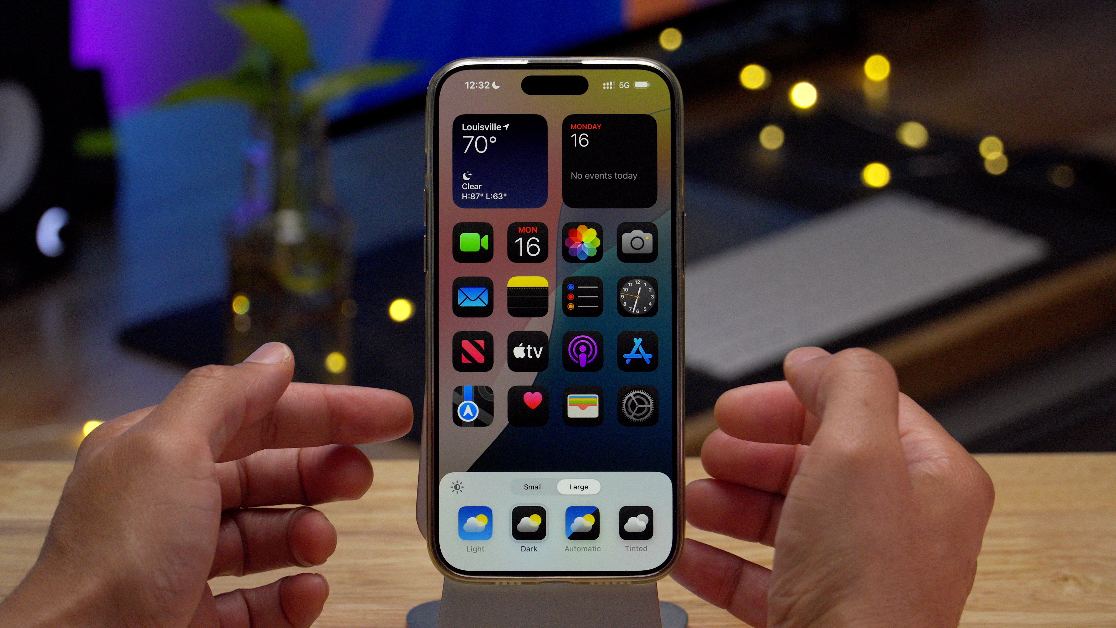 iOS 18 Home Screen Customize panel with large dark app icons