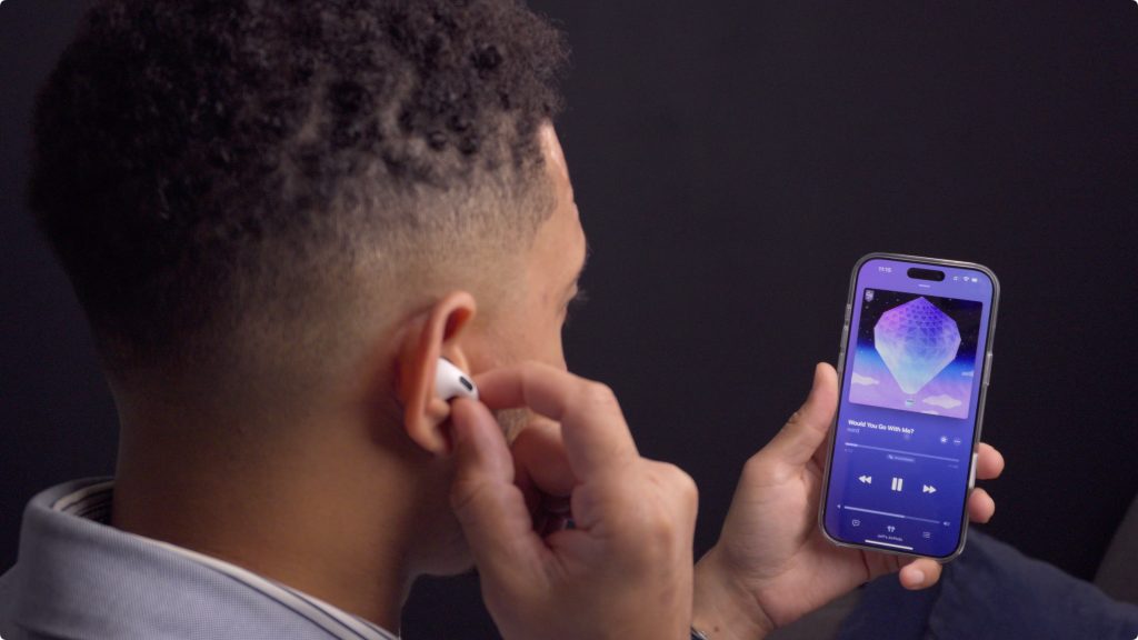 Pausing and Playing AirPods 4