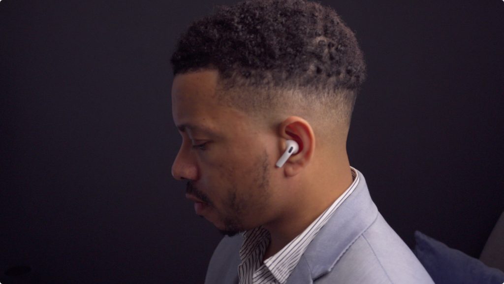 AirPods 4 in ear