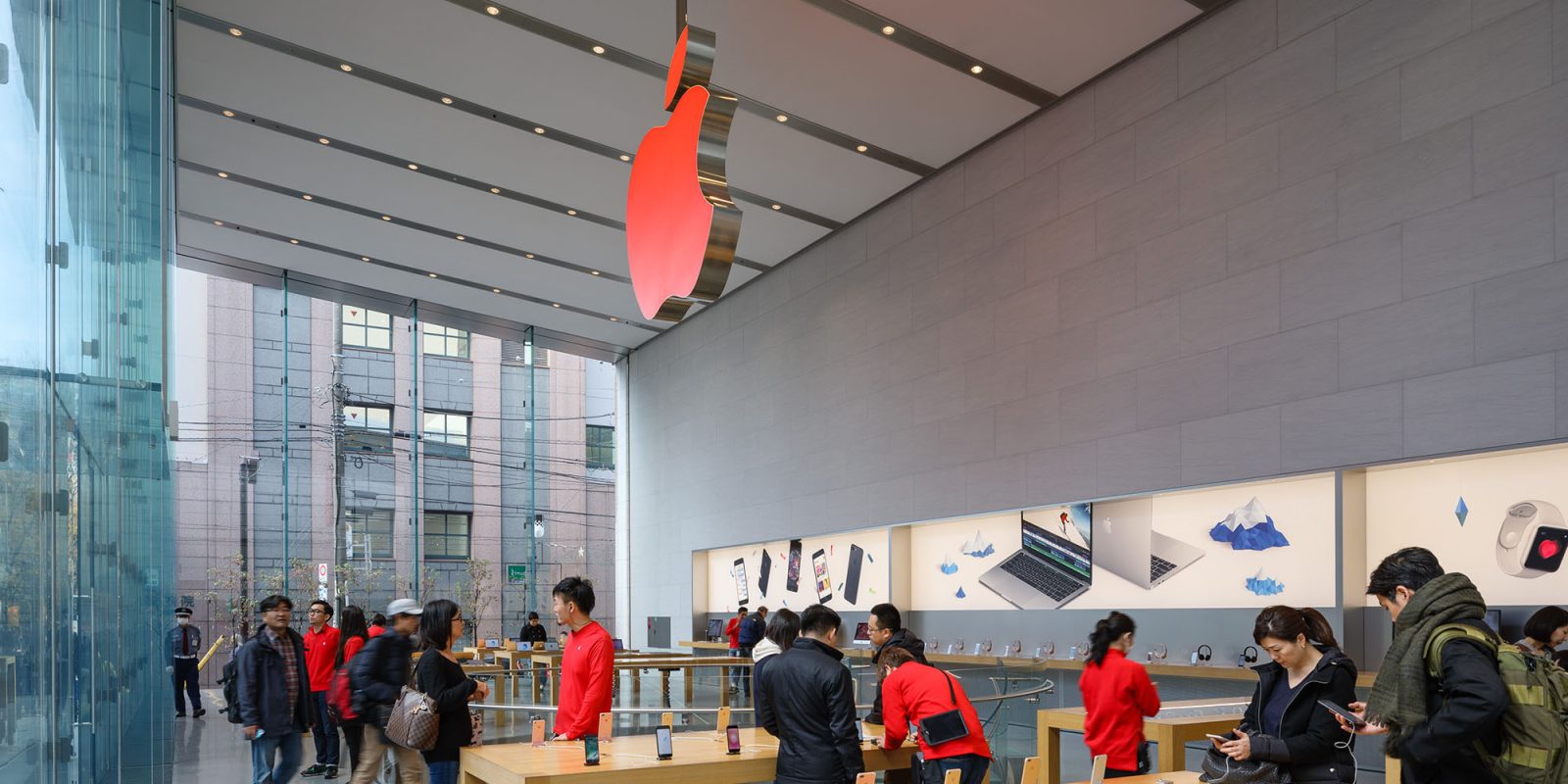 Apple again supporting World Aids Day | Red Apple Store logo in Tokyo