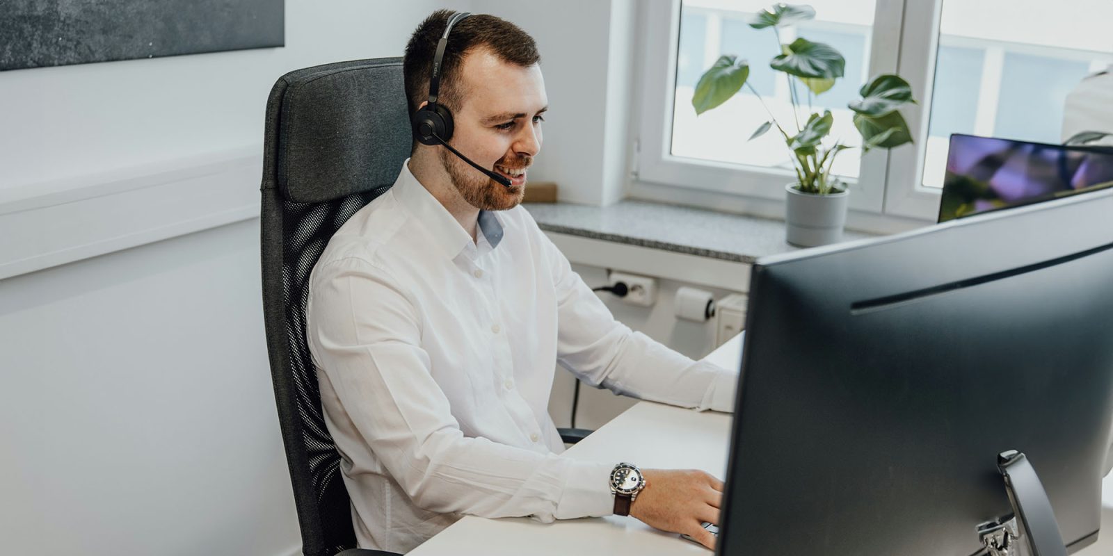US ISPs offer excellent customer service according to US ISPs | Photo of operator in call center