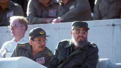 Getty Images Raúl Castro and Fidel Castro are seen in military uniforms and glasses in Havana, Cuba in December 1996