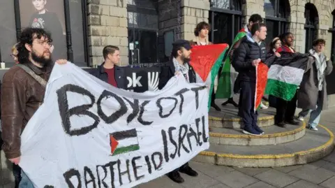 @TCDSU_President Dublin students protesting over war in Gaza