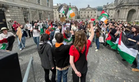 Ellen Kenny / Trinity News Pro-Palestine protesters at TCD