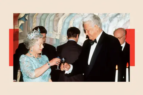 Getty Images Queen Elizabeth II, wearing a pale blue gown and a tiara, toasts Boris Yeltsin (right) who is wearing a dinner jacket