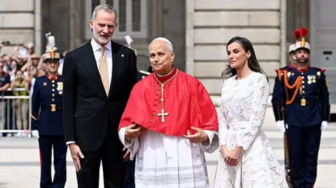 Getty Images King Felipe VI of Spain and Queen Letizia of Spain reception to His Holiness the Pope Leo in Welcome Ceremony at Royal Palace on Saturday.
