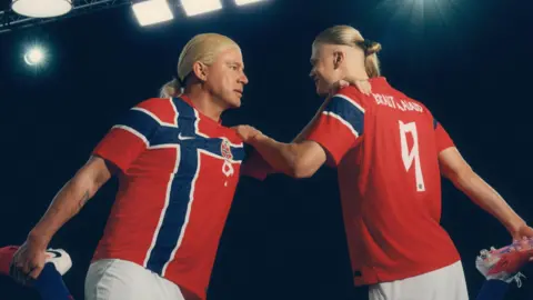 Nike Channing Tatum and Erling Haaland are featured warming up together in Nike Football's "Rip the Script" film.