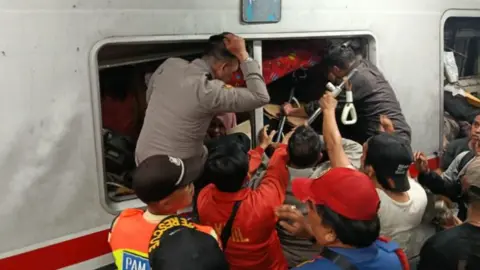 Kompas.com/Nurpini Evacuation of passengers on the train involved in an accident at East Bekasi Station, near Jakarta, Indonesia