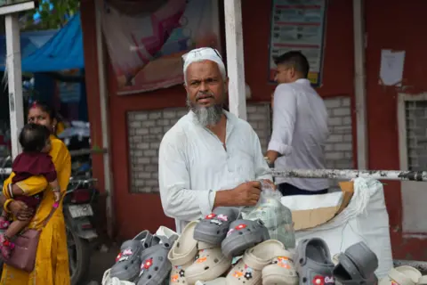 Antriksha Pathania/BBC Mohammad Mahfouz Alam at his footwear stall near Red Fort