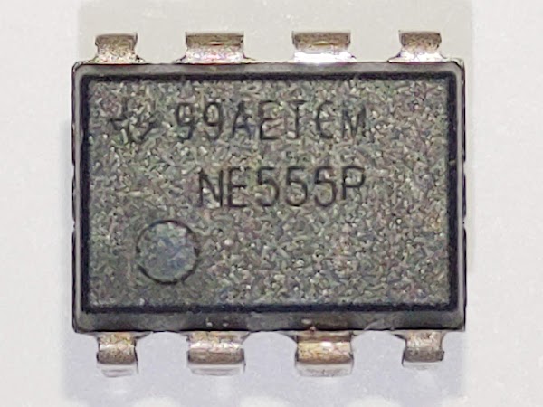 NE555P 的正面