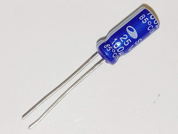 一個 100uF,25V有極性電解電容
