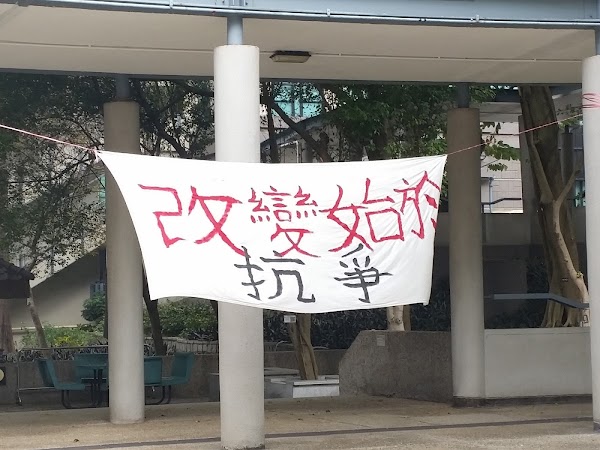 見下文