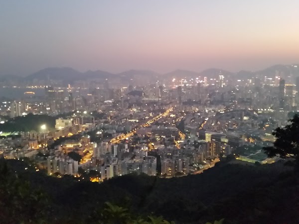 見下文