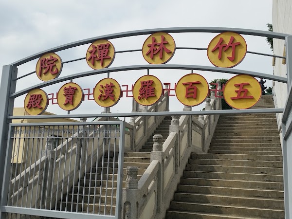 見下文