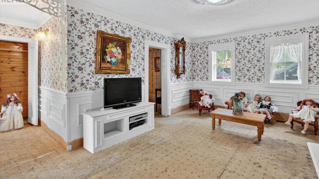 Doll home in Richmond Hill