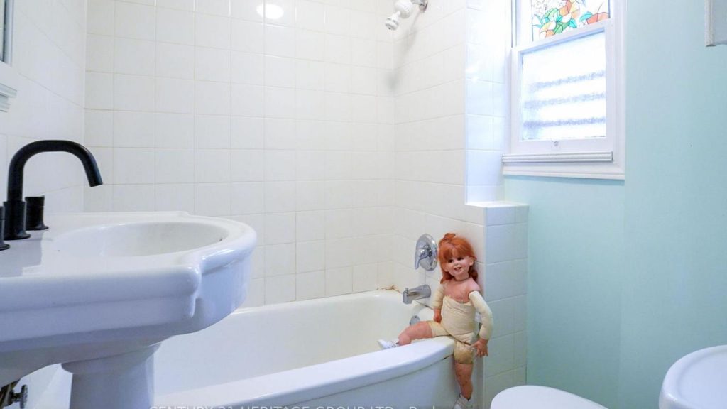 Doll home in Richmond Hill
