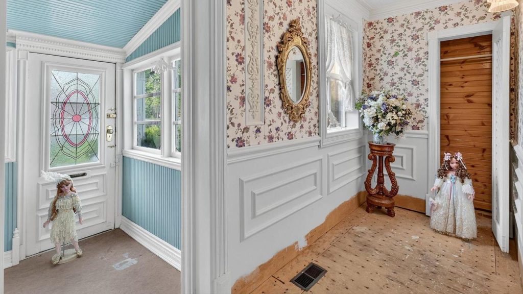 Doll home in Richmond Hill
