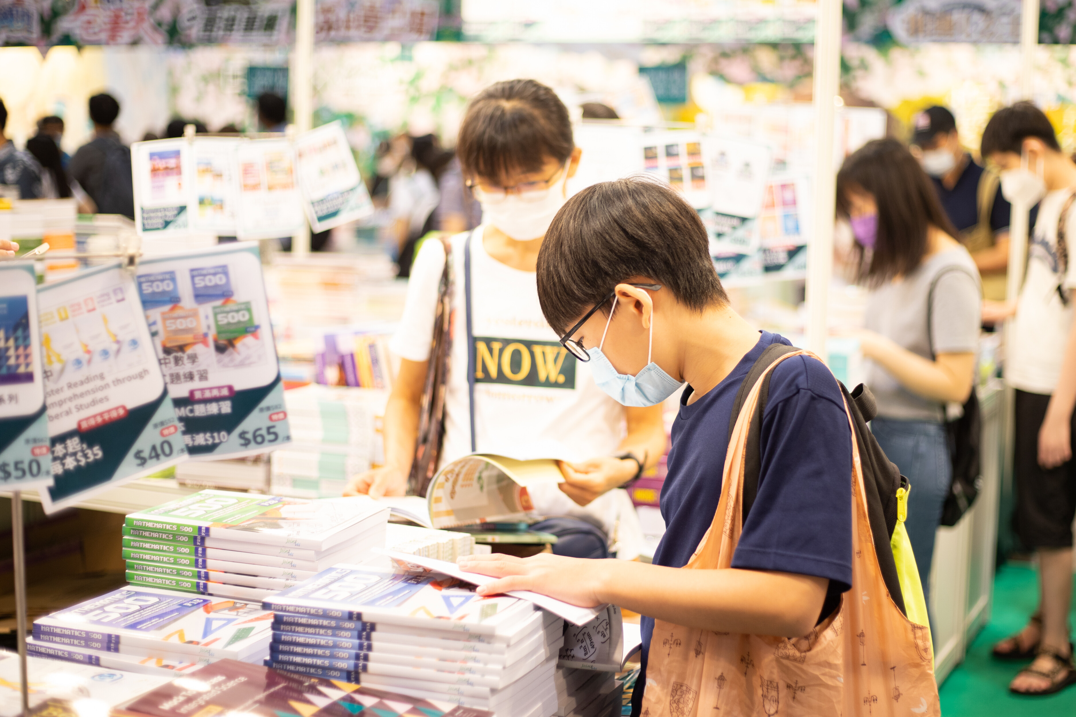 論文字,香港的語言景觀看來毫不多元化。(Shutterstock)