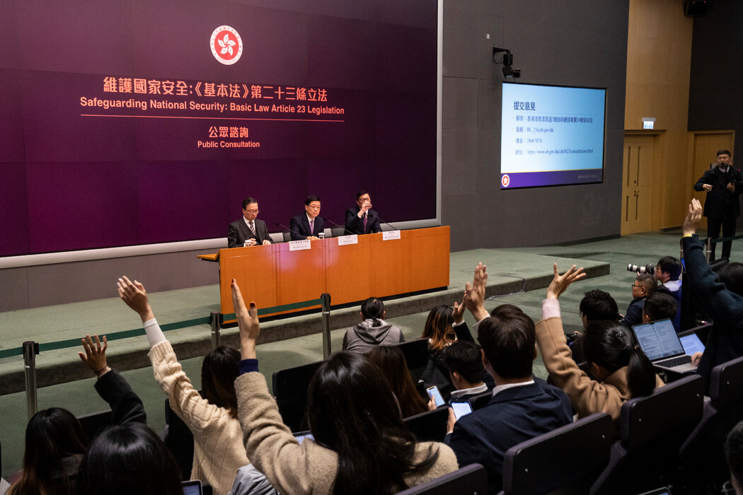 包括李家超（中）在內的香港高級官員在今年1月舉行的有關新的一攬子國家安全立法（即所謂「23條立法」）的新聞發布會上。