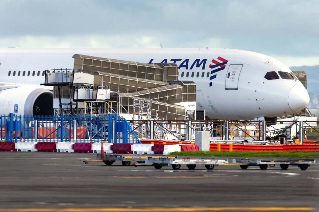 上週，南美航空集團的一架787夢想客機在空中驟降。