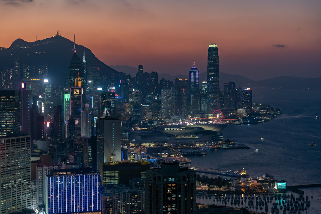 香港的城市景觀。銀行和諮詢公司已經開始將從事政治敏感活動的員工調往新加坡。