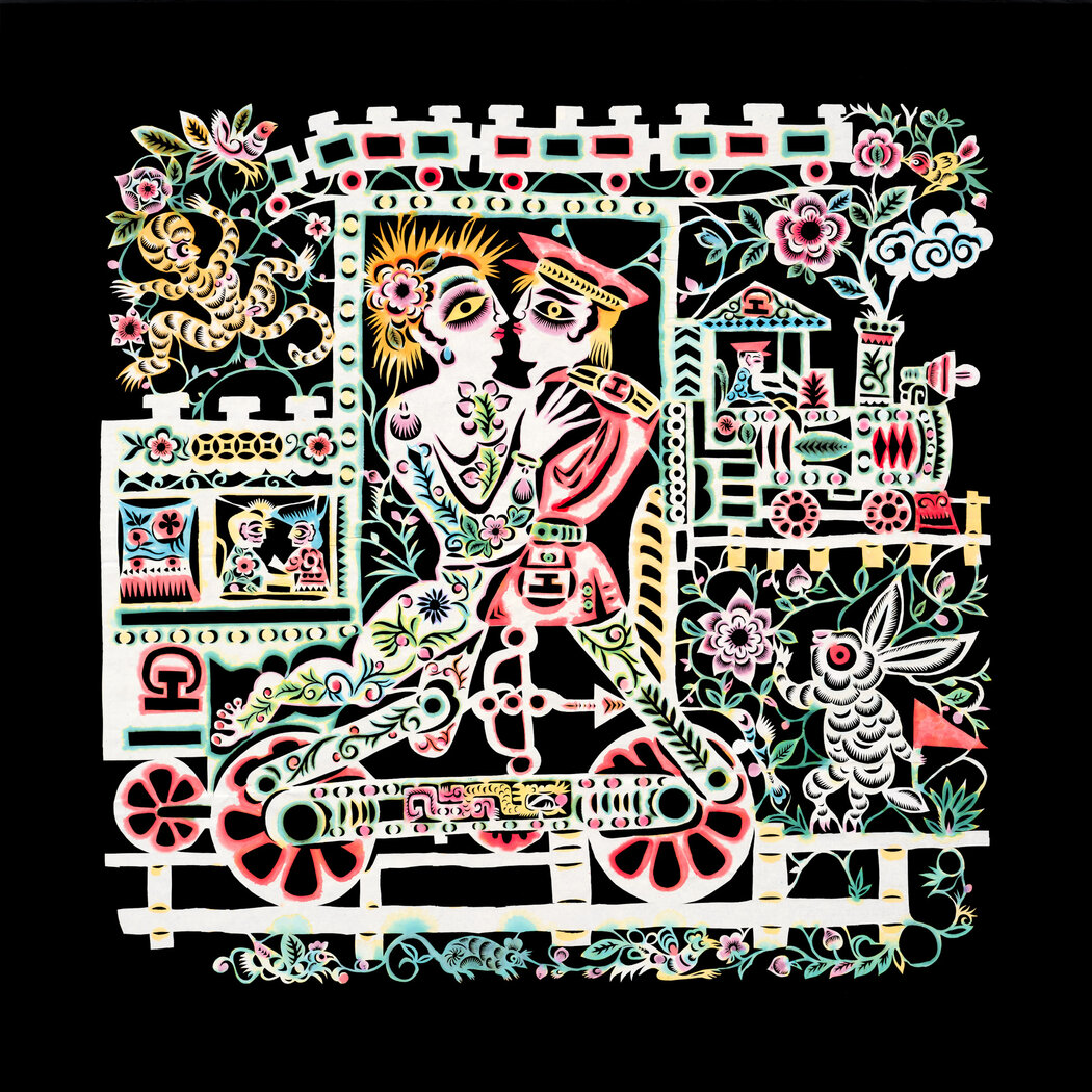在《火車》（1985-1986年）中，藝術家西亞蝶描繪了自己和一名身著制服的列車員在火車車廂上緊緊相擁的情景。西亞蝶在中國北方長大，自幼學習剪紙。