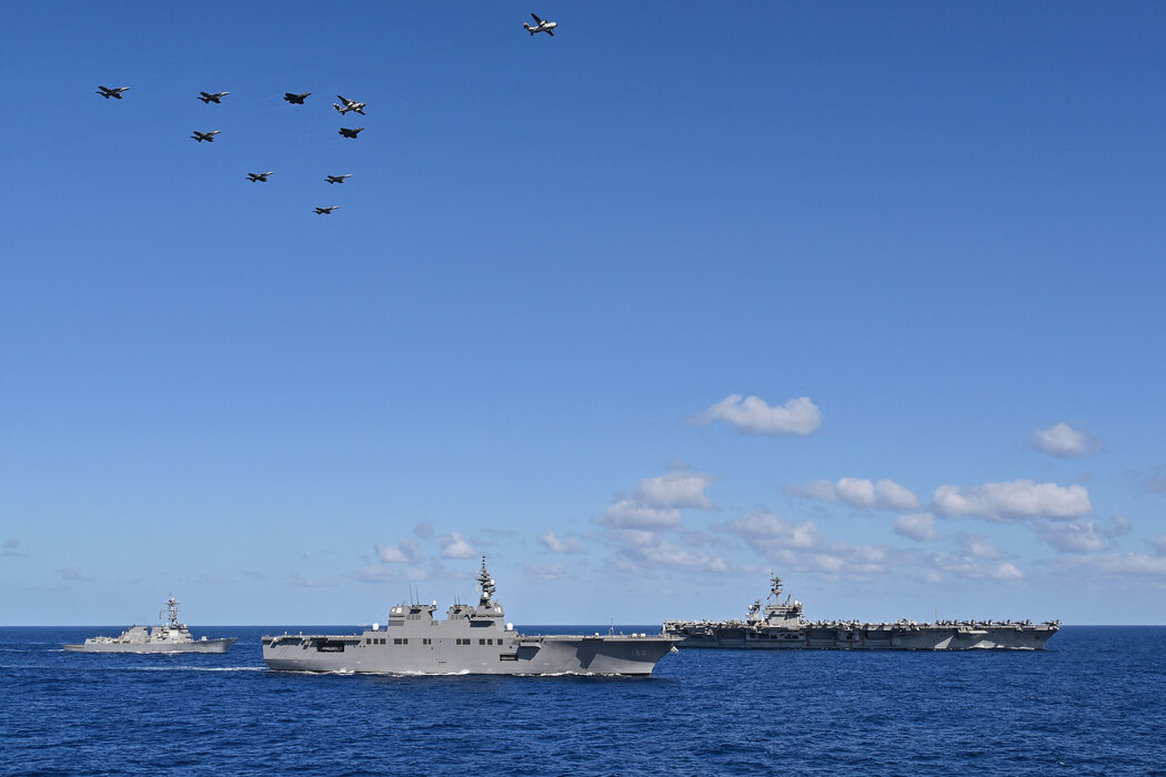 1月,美國和日本在菲律賓海舉行聯合軍事演習。