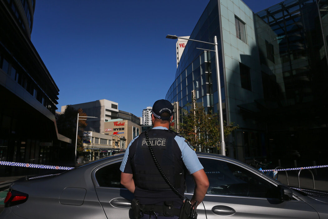 警方週日封鎖了Westfield Bondi Junction地區。
