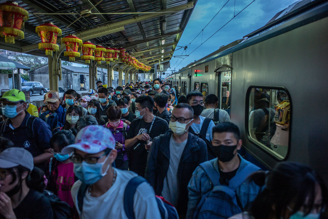 媒體的關注激發了人們對進香的興趣,台灣高效的交通系統也讓島內的人們很容易參與到進香中來。