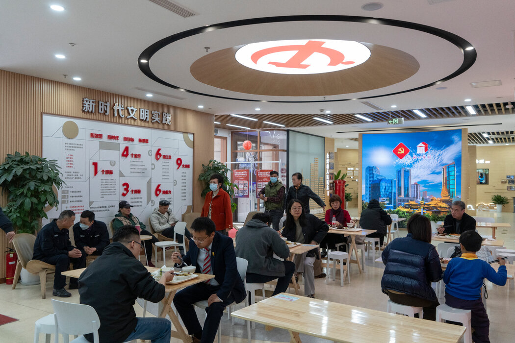 顧客們在找飯館手機應用和社群媒體上找食堂,分享最佳菜肴貼士。