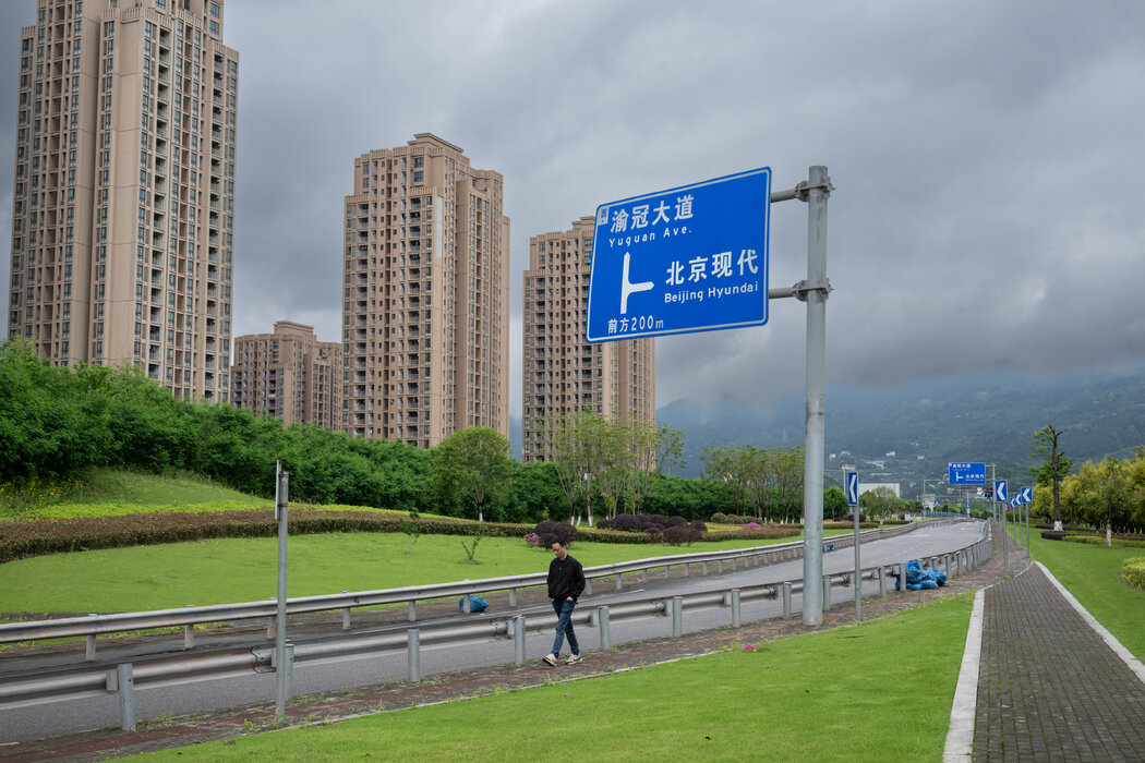 在已關閉的重慶工廠園區附近的工廠宿舍樓。