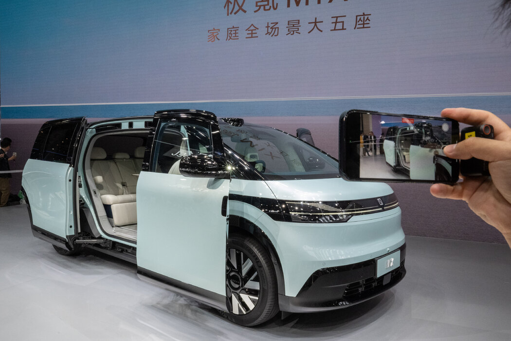 中國電動汽車品牌極氪在北京車展上推出的全新Mix車型。