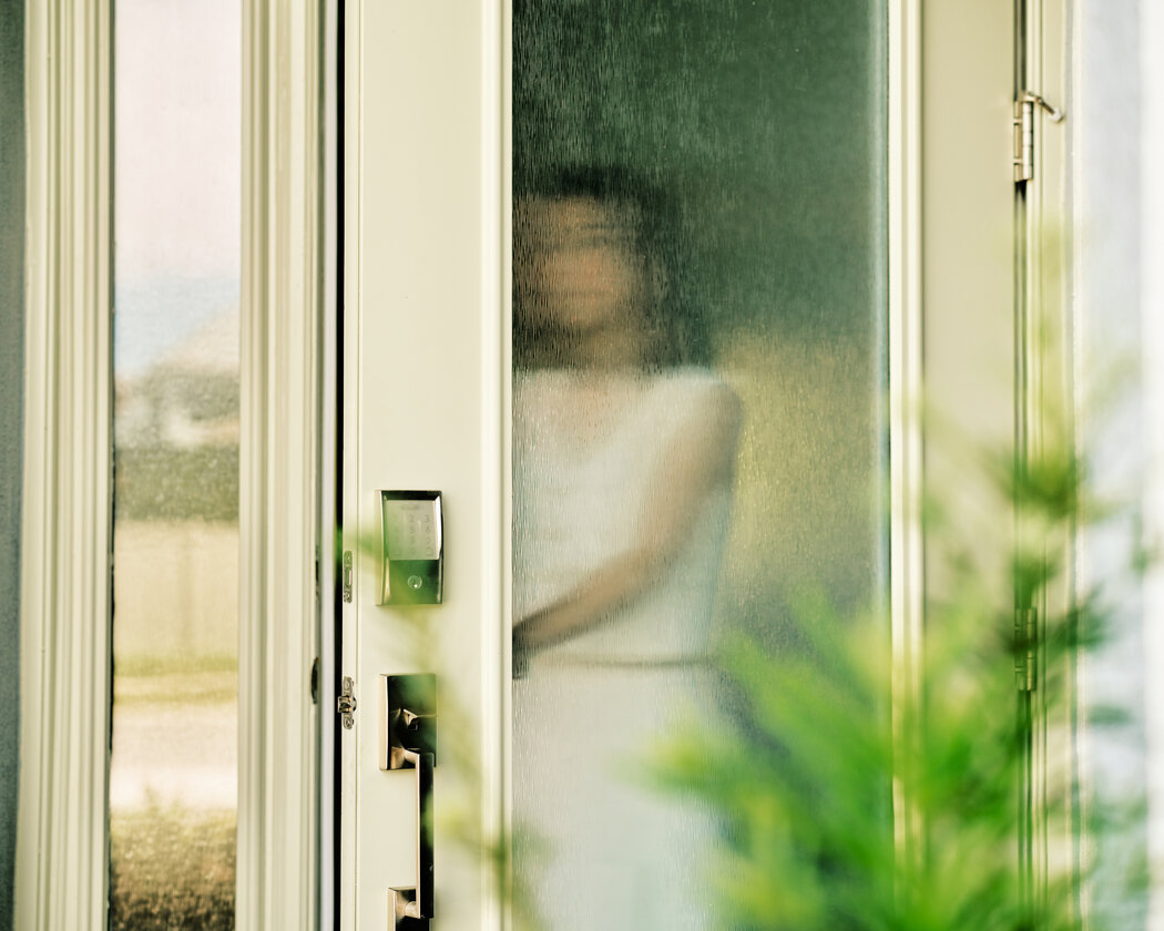 陳女士說,佛羅里達州的法律生效時,她和丈夫正在坦帕市買房。她是中國公民,因為擔心受罰,要求記者不用她的全名。他們沒有買太多的傢具,因為他們擔心他們的房子可能會被拿走。