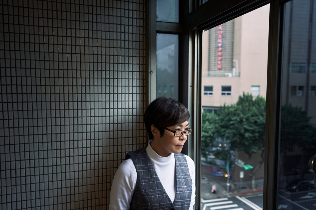 台灣事實核查中心執行長邱家宜去年在台北。今年1月台灣總統選舉結束後的第二天,該中心的網站就迎來了成千上萬的訪問者。