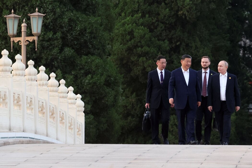 俄羅斯官方媒體提供的照片顯示，中國領導人習近平和俄羅斯總統普丁週四在北京。