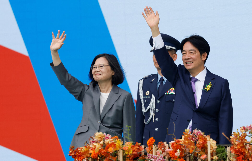 台灣前總統蔡英文和賴清德在週一的就職典禮上。