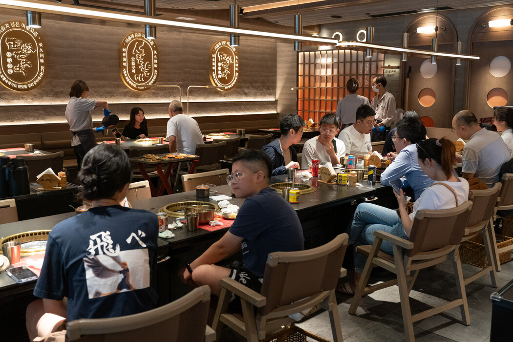 西塔老太太烤肉店的顧客，這是一家來自內地的新店。