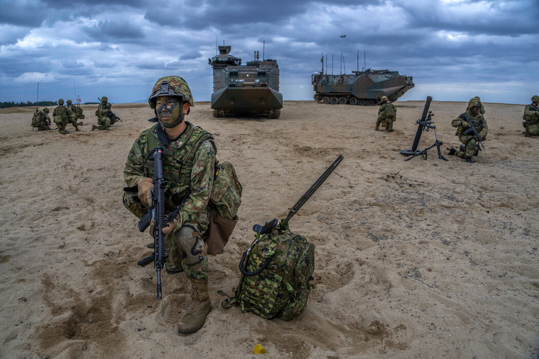 去年在日本德之島舉行的軍事演習。日本不顧國內反對,誓言要增加國防預算。