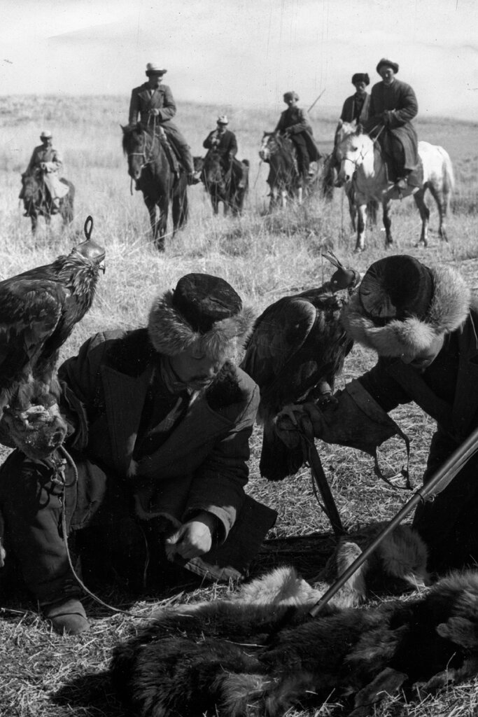 1955年和1956 年,與突厥語族人民一起的生活,這對漢族士兵來說一個新的現實。