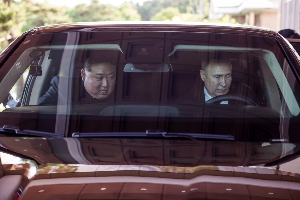 俄羅斯國家媒體發布的照片顯示，普丁和金正恩上週三在平壤乘坐豪華轎車。