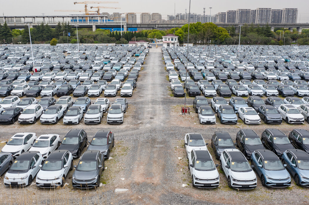 大眾汽車和上汽集團在上海的合資企業生產電動汽車和汽油車。