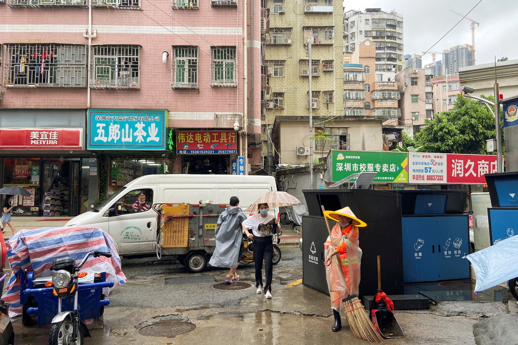 楊緣的採訪對象面對的是一項艱巨的任務：跨越中國的城鄉差別。圖為深圳市區。