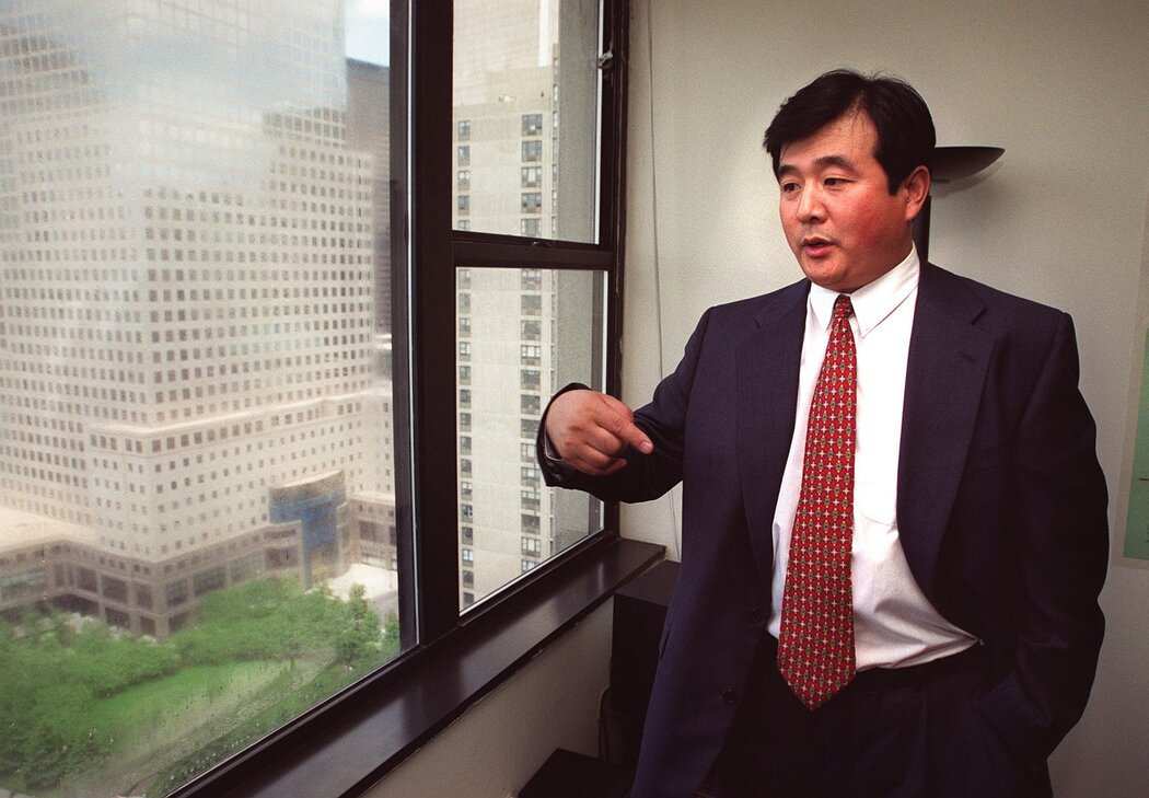 該運動於20世紀90年代由前糧食供應公司工作人員李洪志在中國創立。