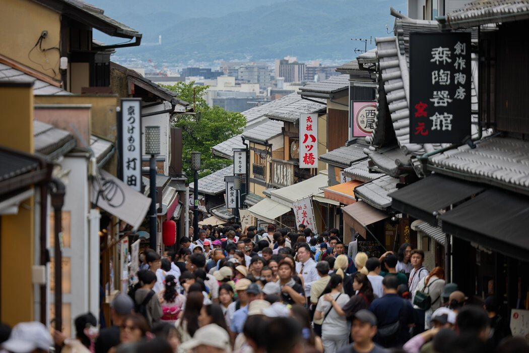 日本經濟在過去三個季度中有兩個季度出現萎縮,將世界第三大經濟體的地位讓給了德國。