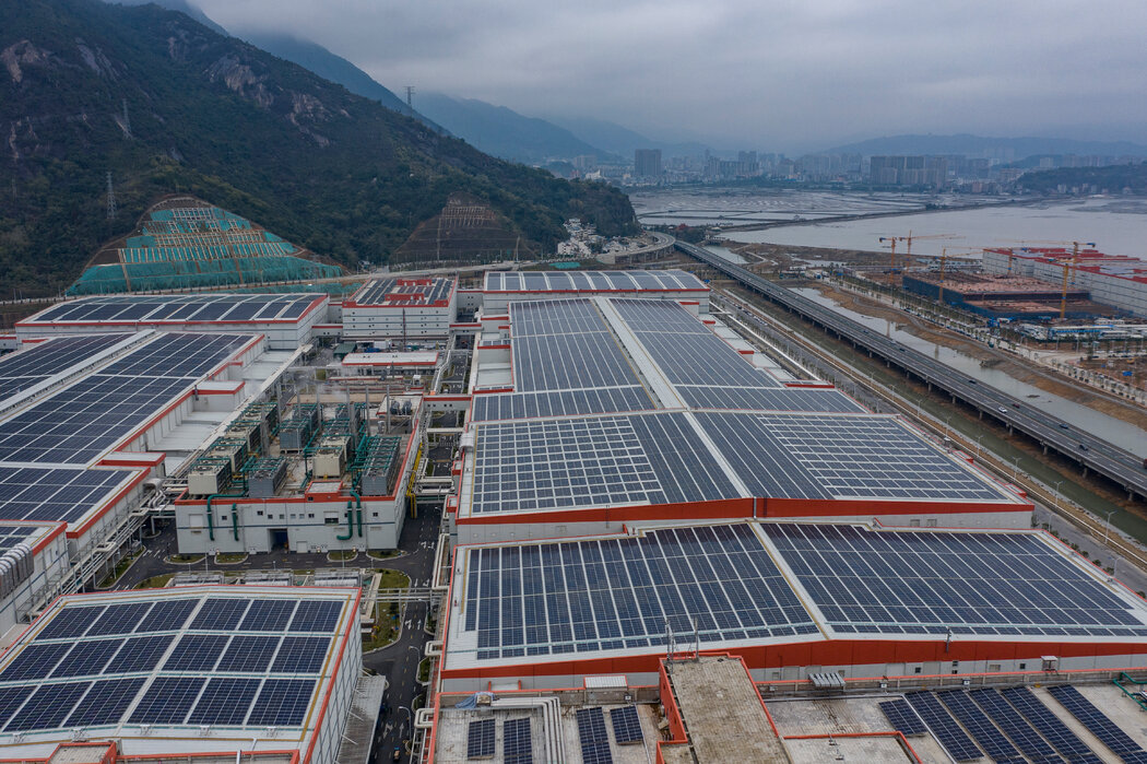 寧德時代的一家電池廠,攝於去年。