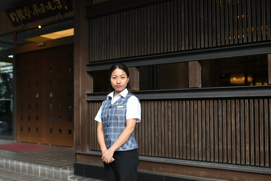 銀內帕是淡島吟松亭的總經理，她畢業於緬甸的一所大學，獲得地理學位。