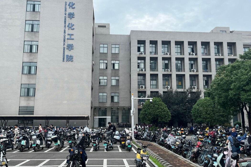 位於中國長沙的中南大學化學化工學院擁有大量的電池研究實驗室。